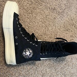 Converse Chuck Taylor High Top Lace size 7 women’s